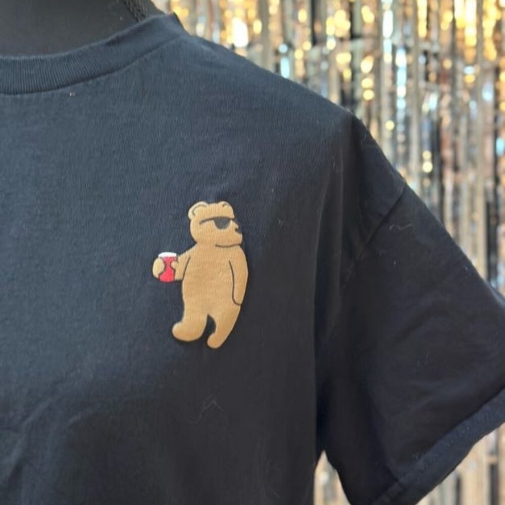 Riot Society Bear w/ Red Cup T-Shirt Men's size Medium
